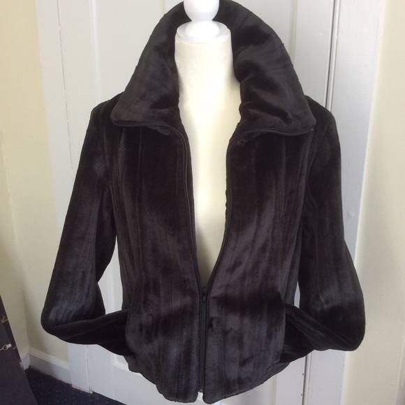 urtex design Jackets & Blazers - Right jacket, wrong season! Faux fur beauty.
